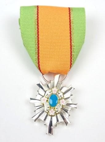 第5級防衛功労章操縦無事故、募集功労等、箱はベルベット物