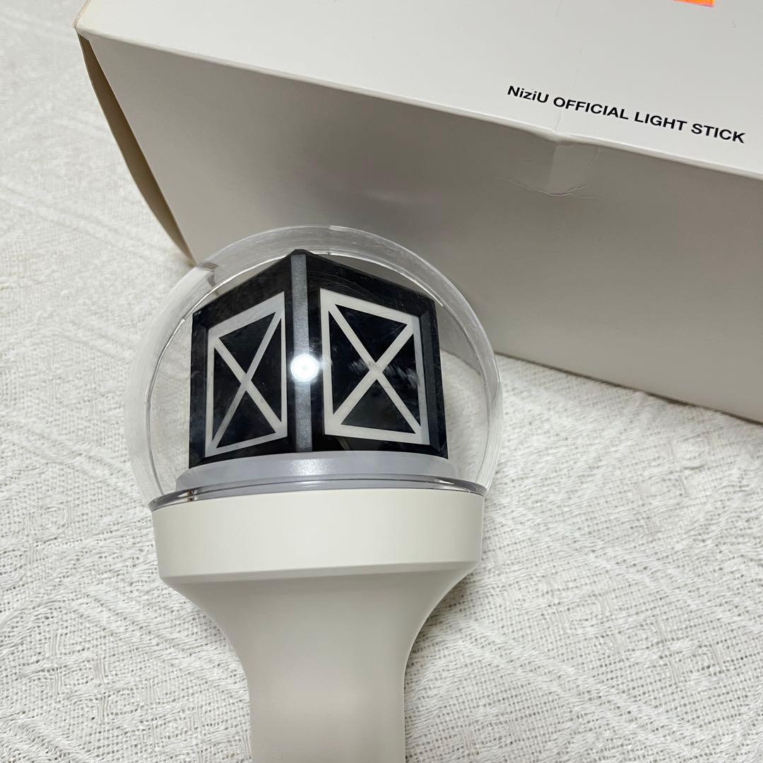 【動作確認済み】NiziU 公式ペンライト　箱・充電台・USBケーブル付き