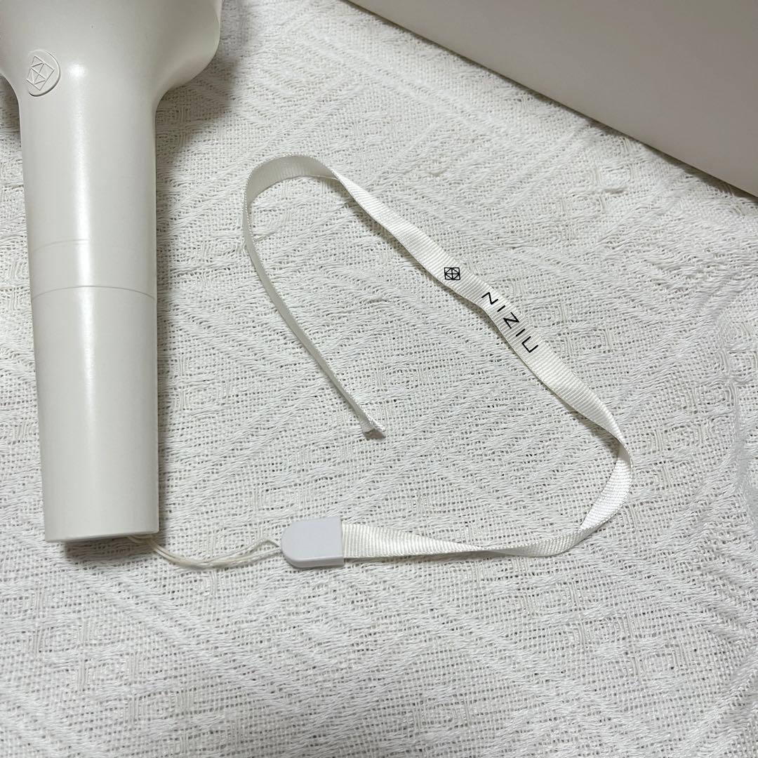 【動作確認済み】NiziU 公式ペンライト　箱・充電台・USBケーブル付き