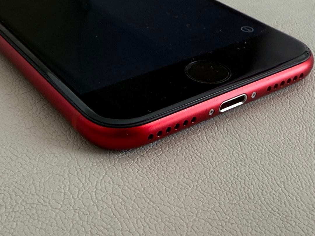 iPhoneSE 第二世代 レッド SIMフリー　送料込み