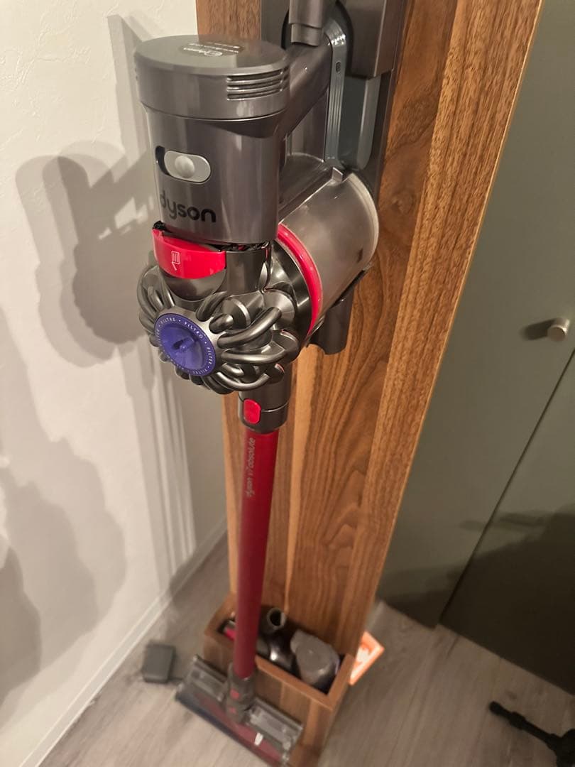 Dyson コードレス掃除機 レッド 各種アタッチメント付き