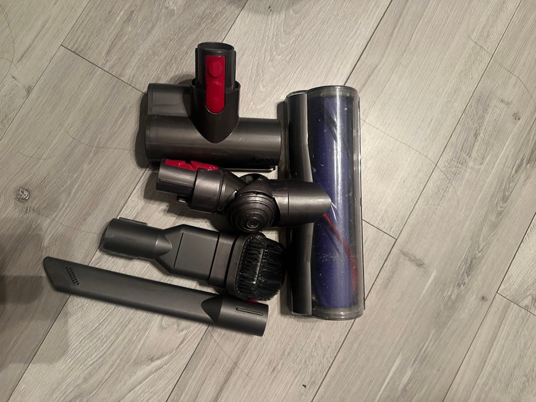Dyson コードレス掃除機 レッド 各種アタッチメント付き
