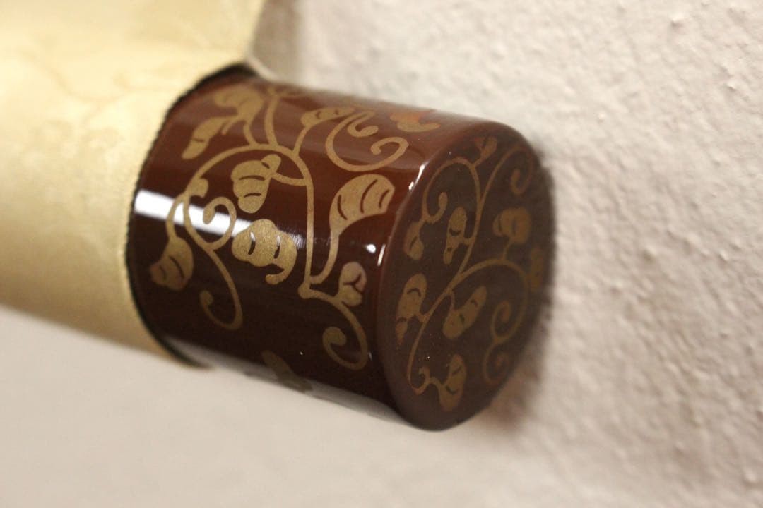 No5446掛軸　宮川雅秀　「兜」　絹本着色　共箱　端午の節句　縁起物　送料無料