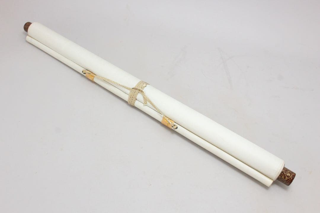 No5446掛軸　宮川雅秀　「兜」　絹本着色　共箱　端午の節句　縁起物　送料無料