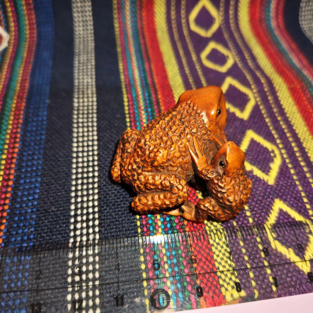 時代提物 木彫根付 在銘【親子蛙】高さ約2.4cm 重さ11ｇ☆名工永正☆緻密彫