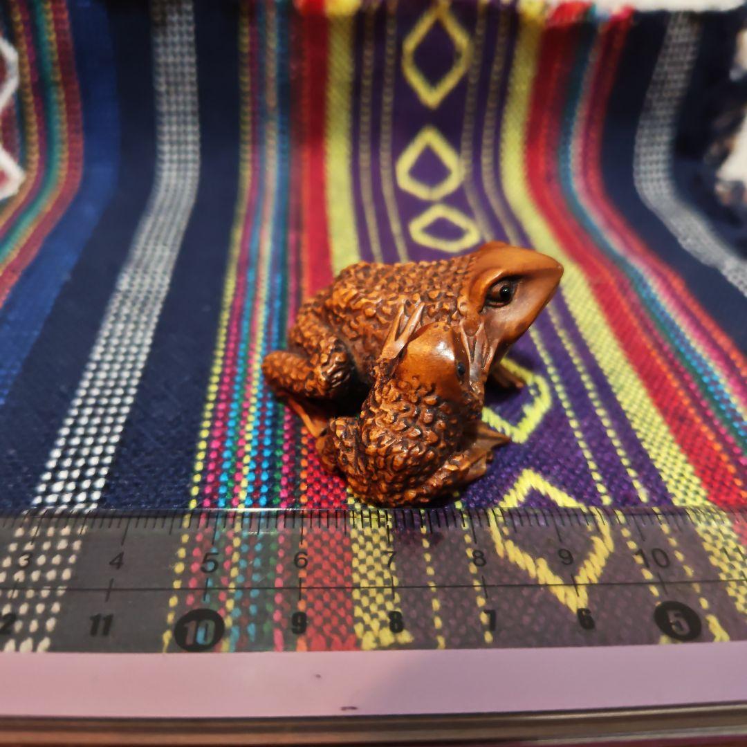時代提物 木彫根付 在銘【親子蛙】高さ約2.4cm 重さ11ｇ☆名工永正☆緻密彫