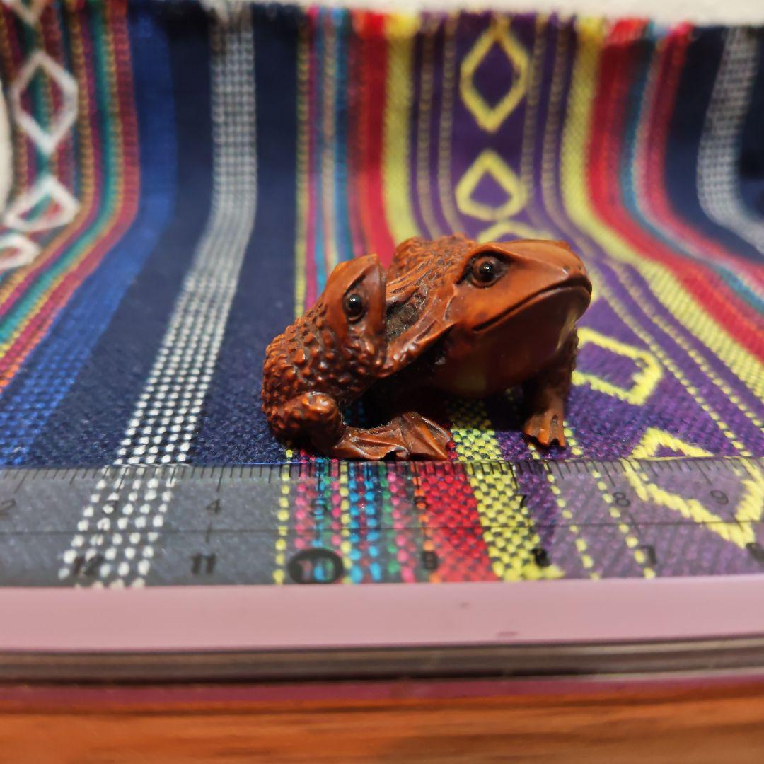 時代提物 木彫根付 在銘【親子蛙】高さ約2.4cm 重さ11ｇ☆名工永正☆緻密彫