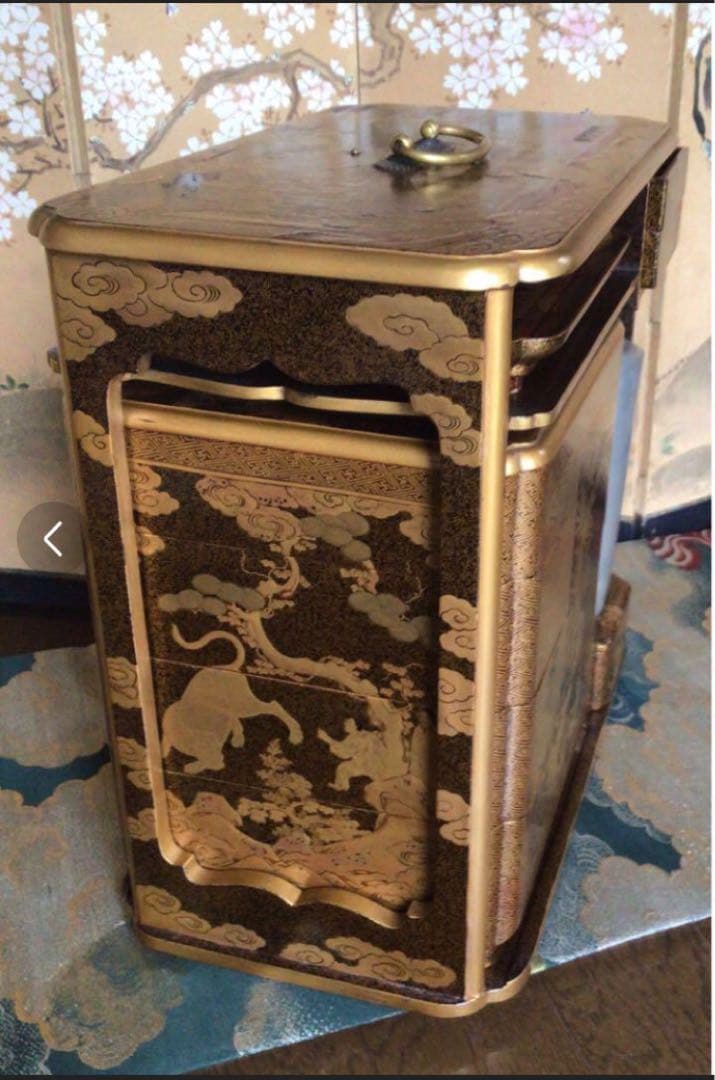 ❶【特別出品】大名道具　虎に像　筍掘り紋様　蒔絵　野弁当　提げ重　（箱付）