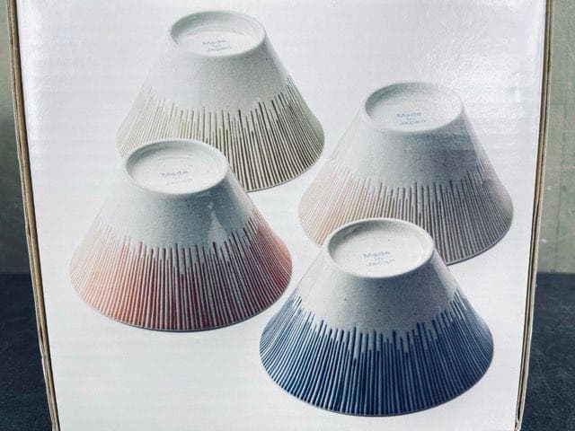 未使用 美濃焼 富士山 丼 4個セット 4色 食器 容量約1.2Ｌ　送料無料