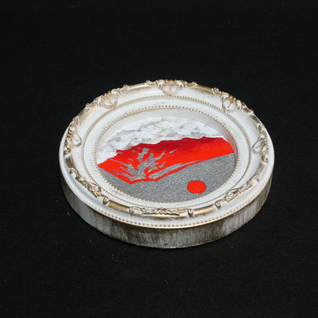 油彩画 円形ミニ絵画「赤富士」 銀の空と白い雲