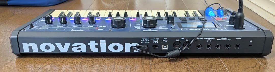 MININOVA シンセサイザー 37鍵　ケース付き