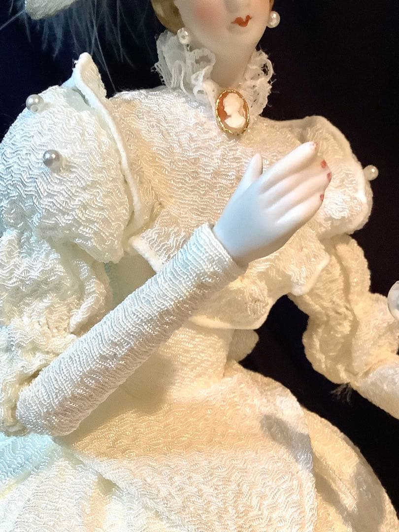 Biscuit Roman / スキヨ人形 白い縮緬ドレスの貴婦人 リボン印