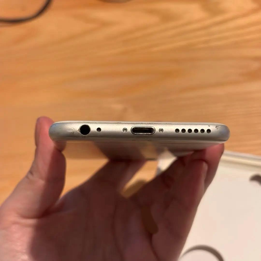 Apple iPhone 6s シルバー　本体