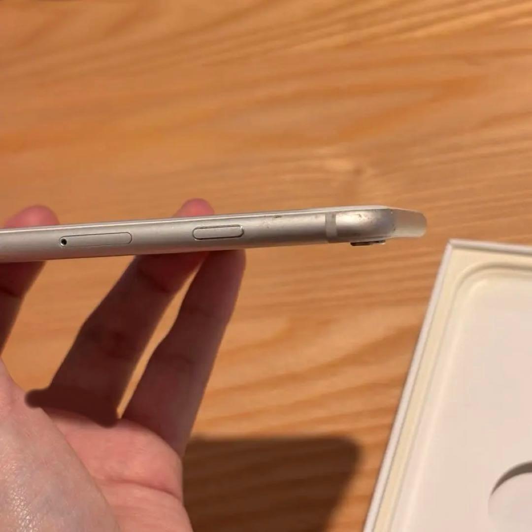 Apple iPhone 6s シルバー　本体