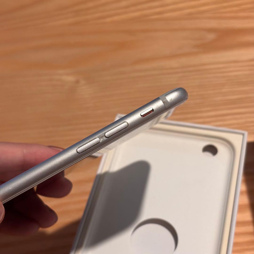 Apple iPhone 6s シルバー　本体