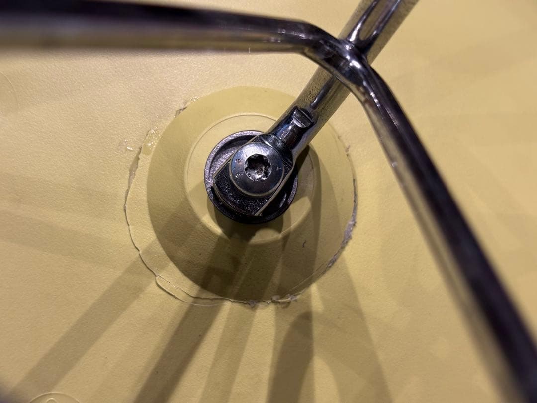 ハーマンミラー　イームズ シェルチェア　エッフェルベース（ワイヤーベース）InY