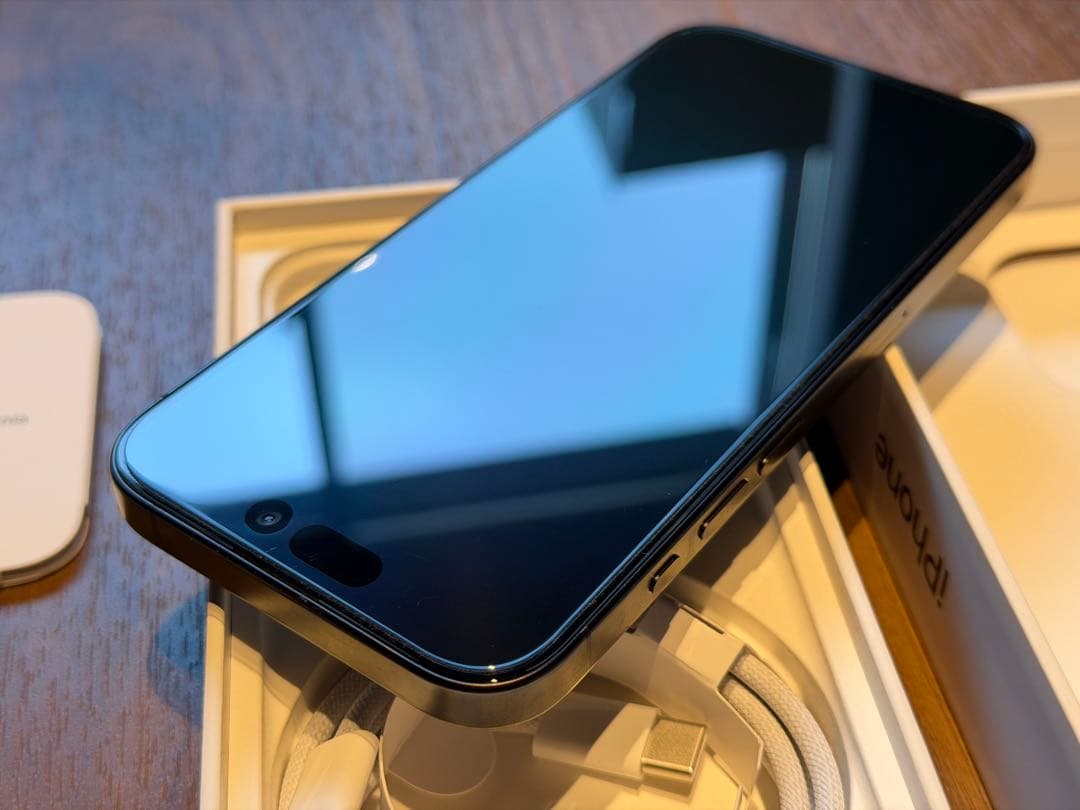 新品同様 Apple iPhone 15 Pro 256GB　ブラックチタニウム