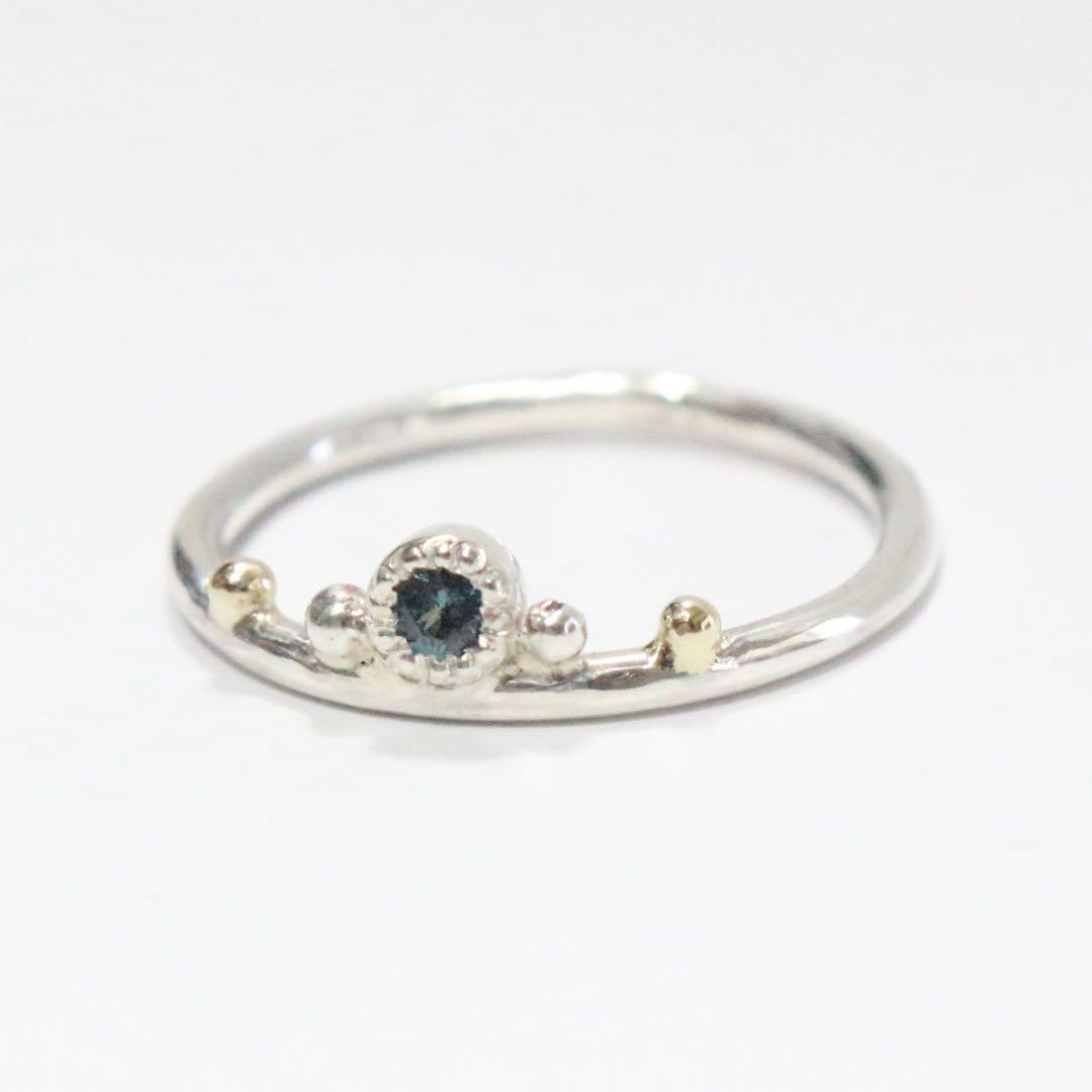 小さな王冠のような青緑色カラーチェンジガーネットミル打ち粒々シルバーリング10号