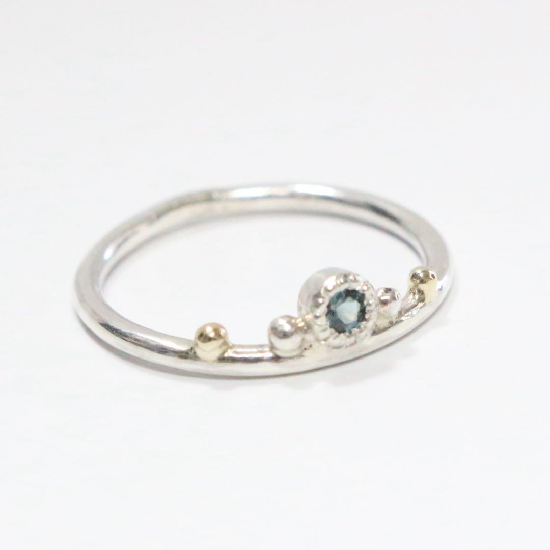 小さな王冠のような青緑色カラーチェンジガーネットミル打ち粒々シルバーリング10号