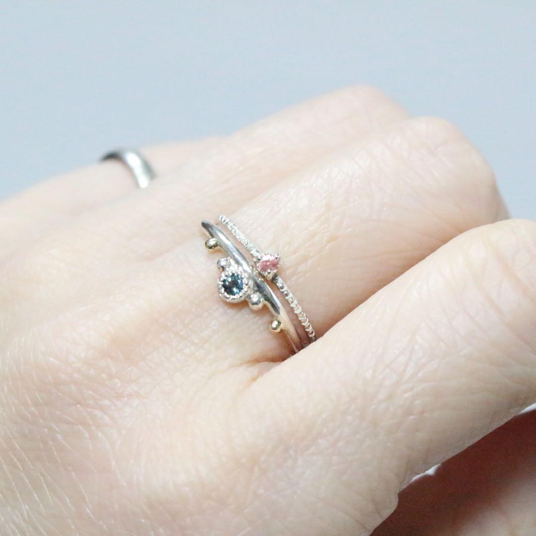 小さな王冠のような青緑色カラーチェンジガーネットミル打ち粒々シルバーリング10号