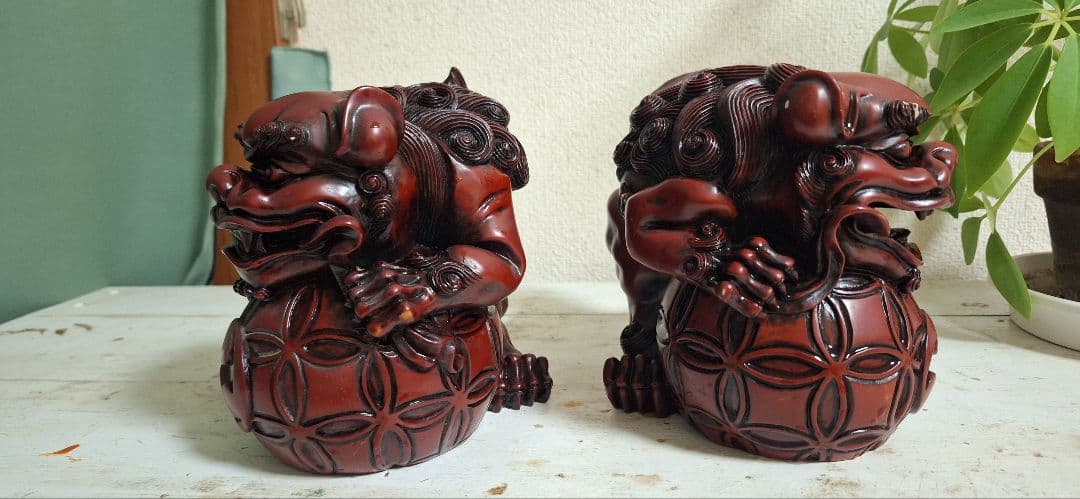 玉乗りシーサー　獅子　魔よけ　玉乗り獅子置物 開運 魔除け 縁起物 骨董品　沖縄