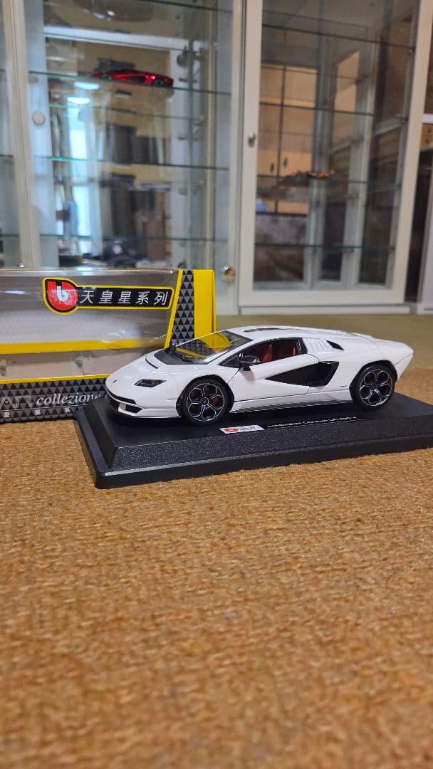 1/24 ブラーゴ ランボルギーニ カウンタック LPI 800-4