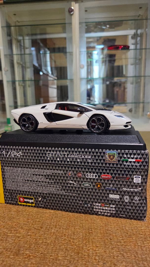 1/24 ブラーゴ ランボルギーニ カウンタック LPI 800-4