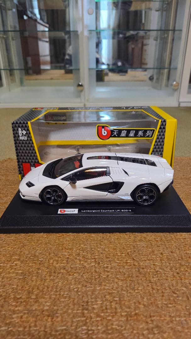 1/24 ブラーゴ ランボルギーニ カウンタック LPI 800-4