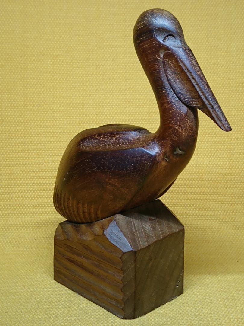 【美品】トリ　鳥　ペリカン　木彫り　置物　インテリア　工芸品　美術品　A3175