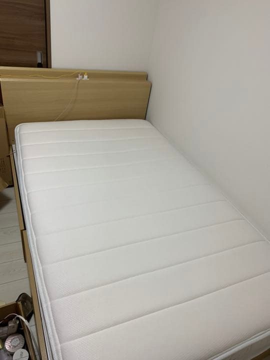 セミダブルベッドフレーム+ ポケットコイルマットレス