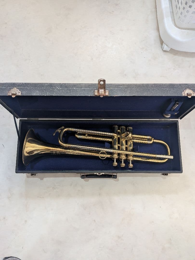 トランペット　ヒュッテル