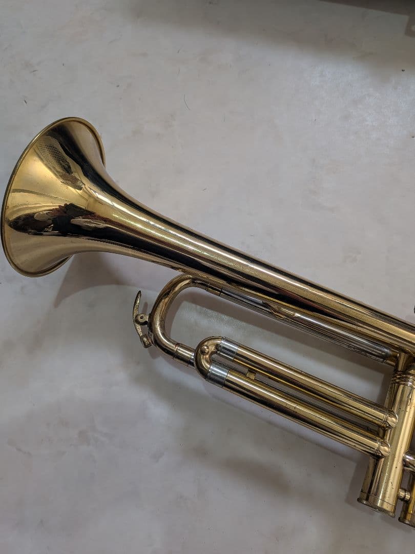 トランペット　ヒュッテル