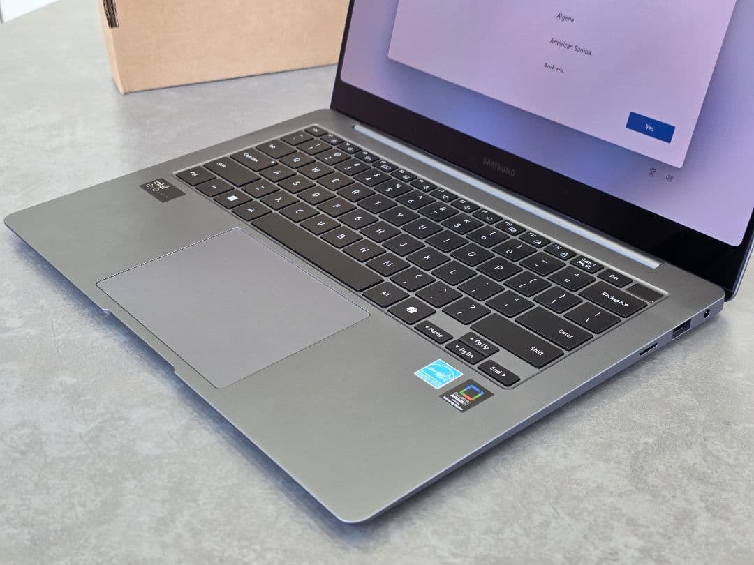 【美品】Samsung Galaxy Book 4 Pro (512GB)