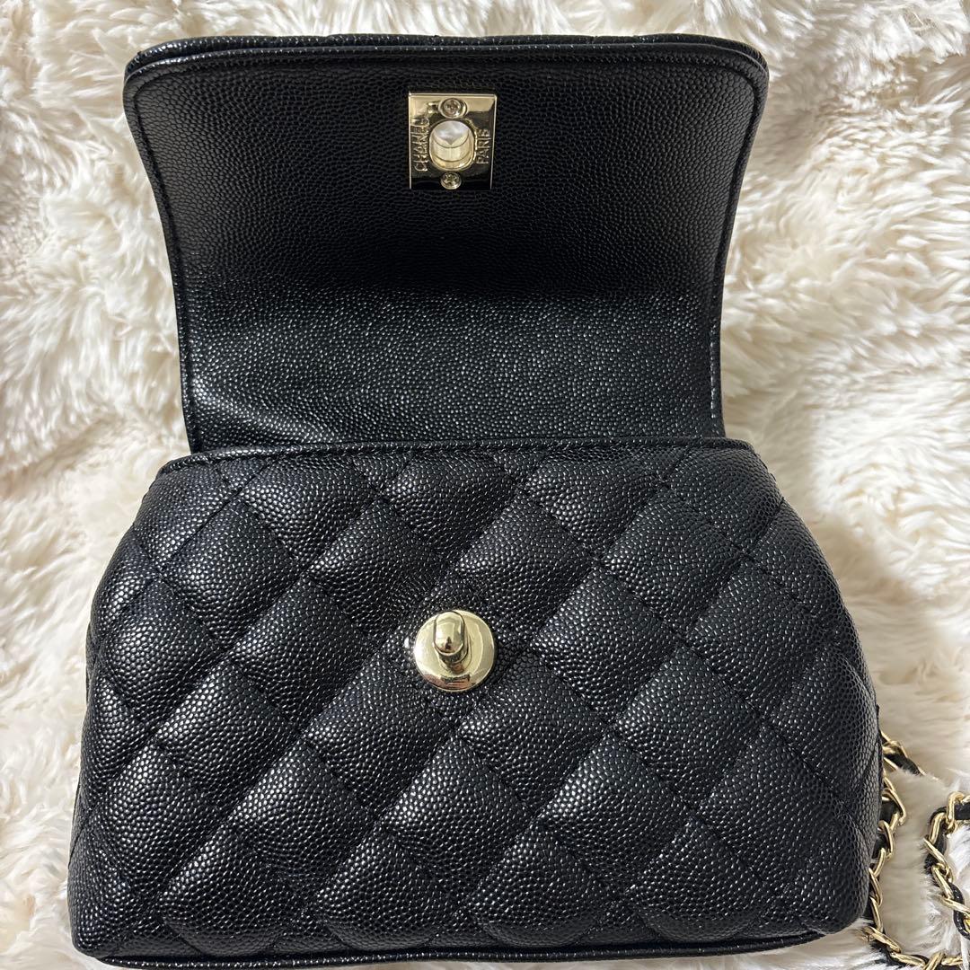 CHANEL ブラック ショルダーバッグ ゴールド金具