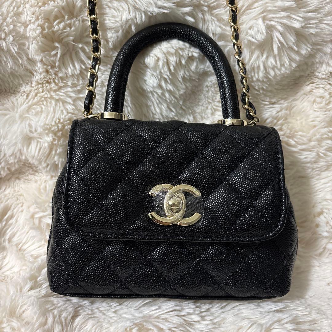 CHANEL ブラック ショルダーバッグ ゴールド金具