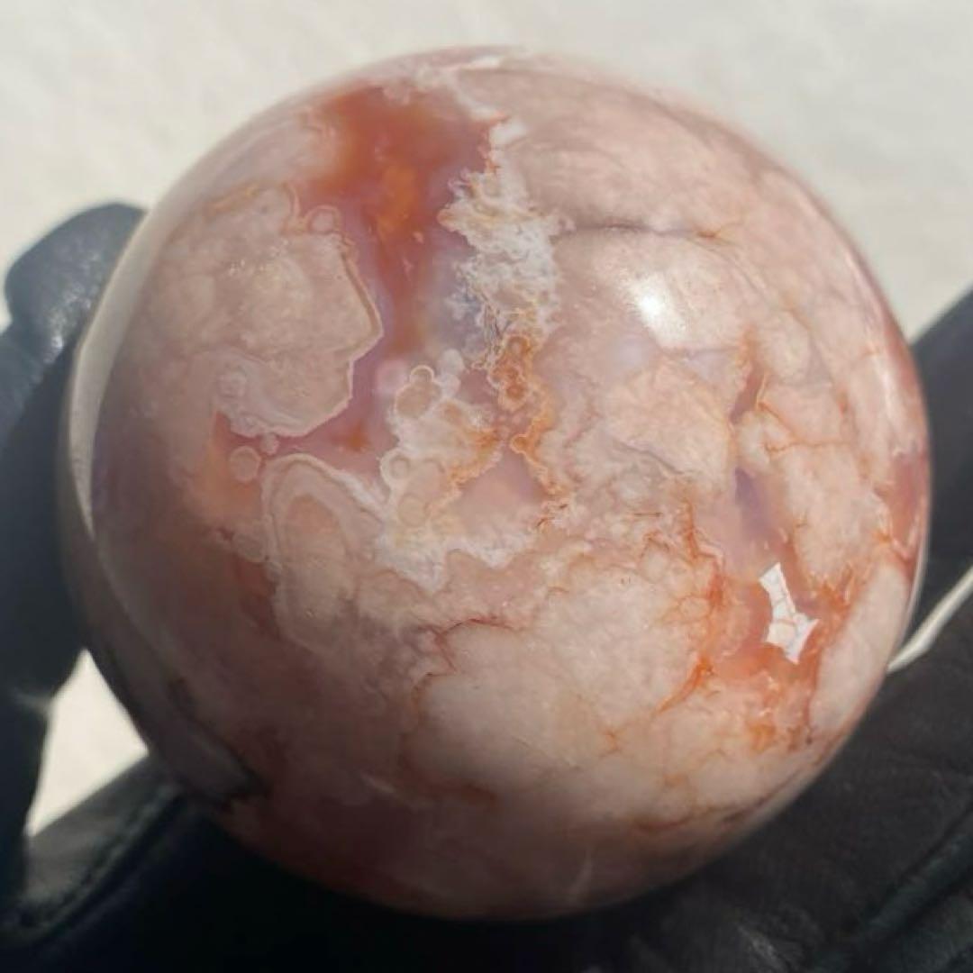桜瑪瑙 カーネリアン 共生 スフィア フラワーアゲート 置物 64.6mm