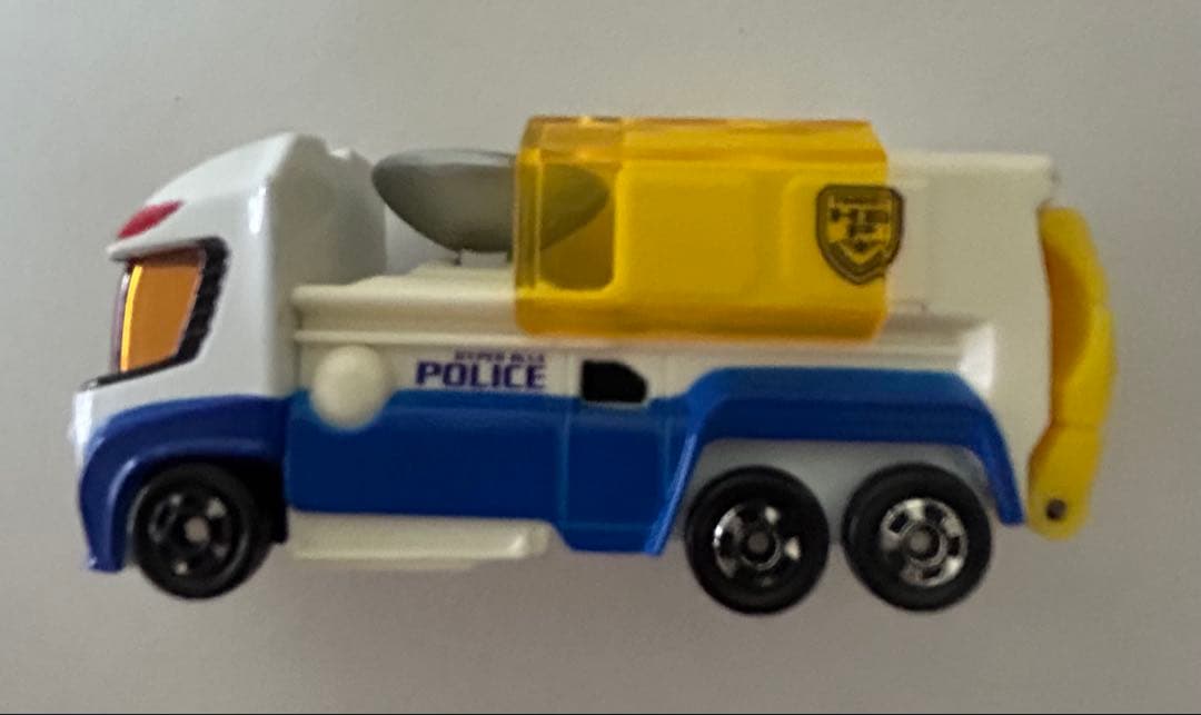 トミカ　ハイパーブルーポリス　ガードランナー