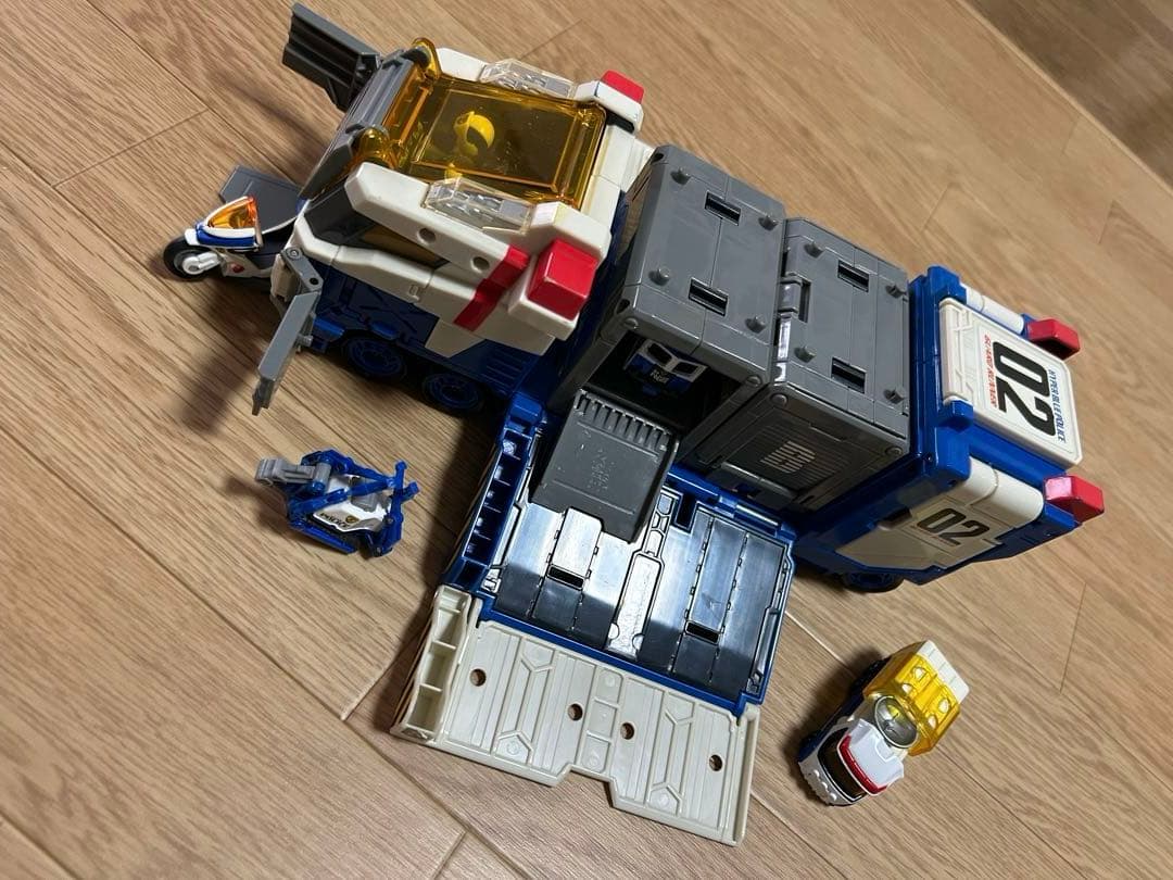 トミカ　ハイパーブルーポリス　ガードランナー