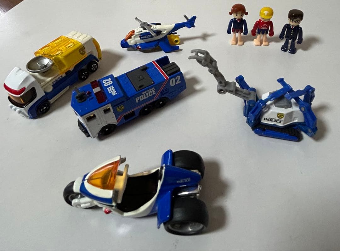 トミカ　ハイパーブルーポリス　ガードランナー