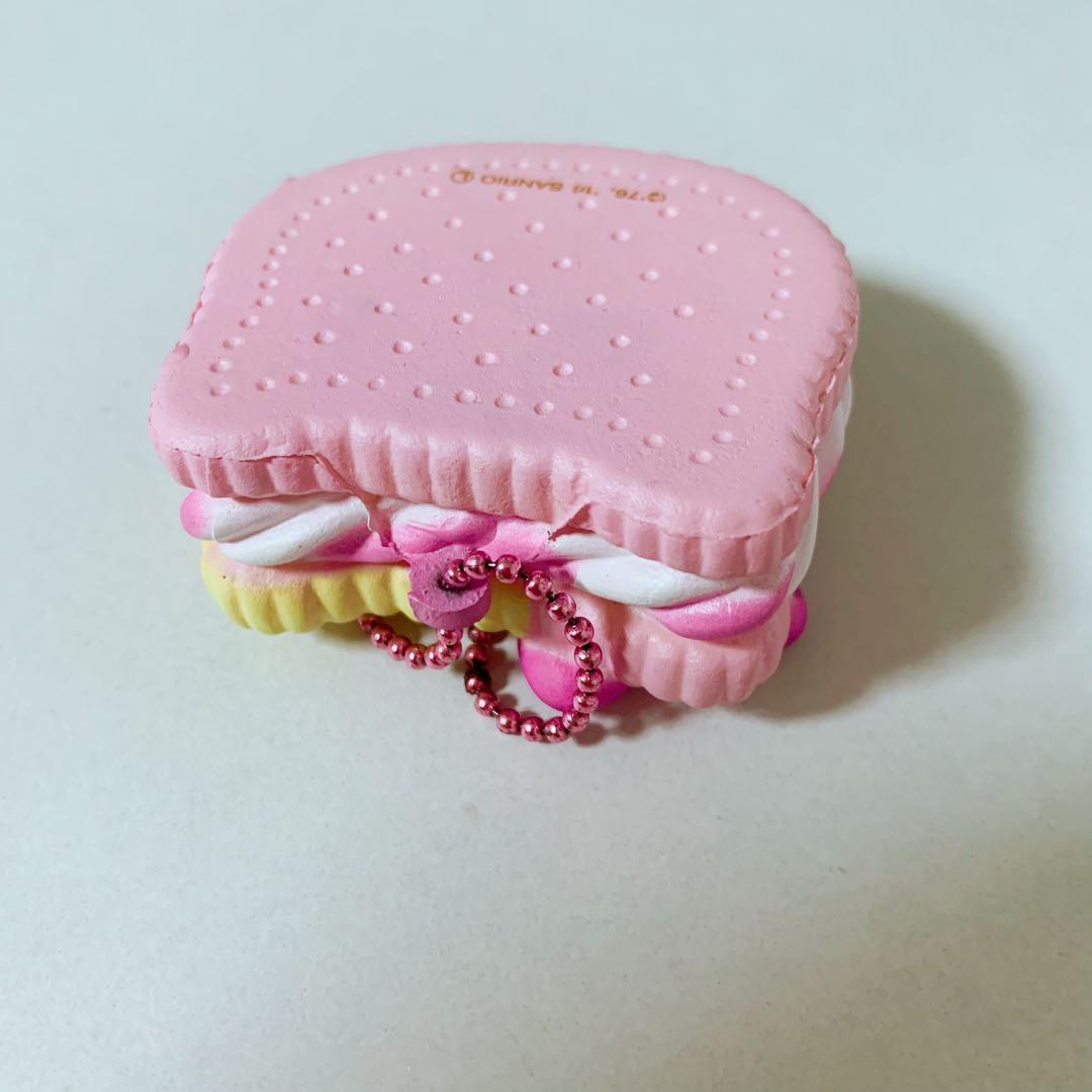 ハローキティ　スクイーズ　クッキー型　キーホルダー