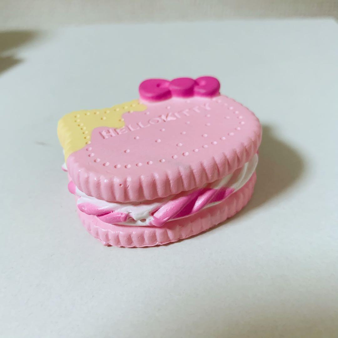 ハローキティ　スクイーズ　クッキー型　キーホルダー
