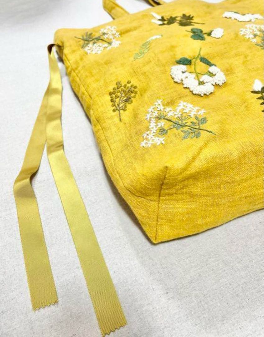 刺繍トートバッグ　ハンドメイド刺繍　大きめサイズ