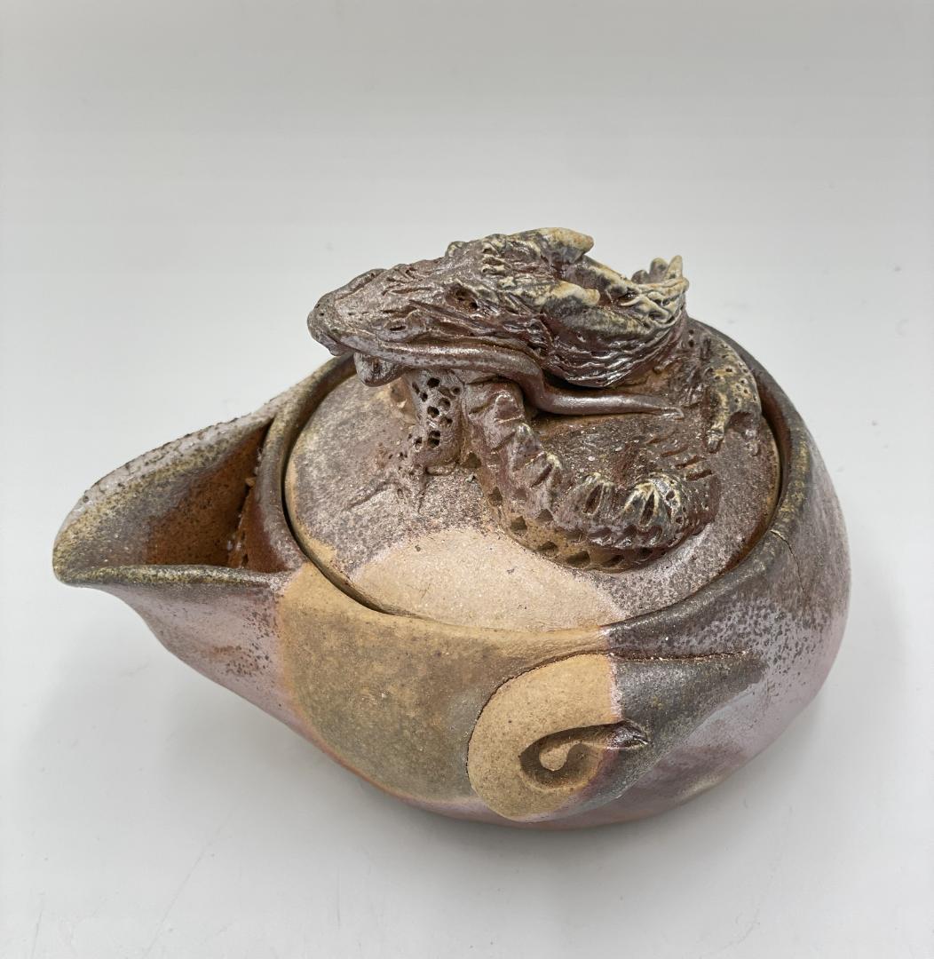 備前焼　ドラゴンデザイン 宝瓶（KH-018）