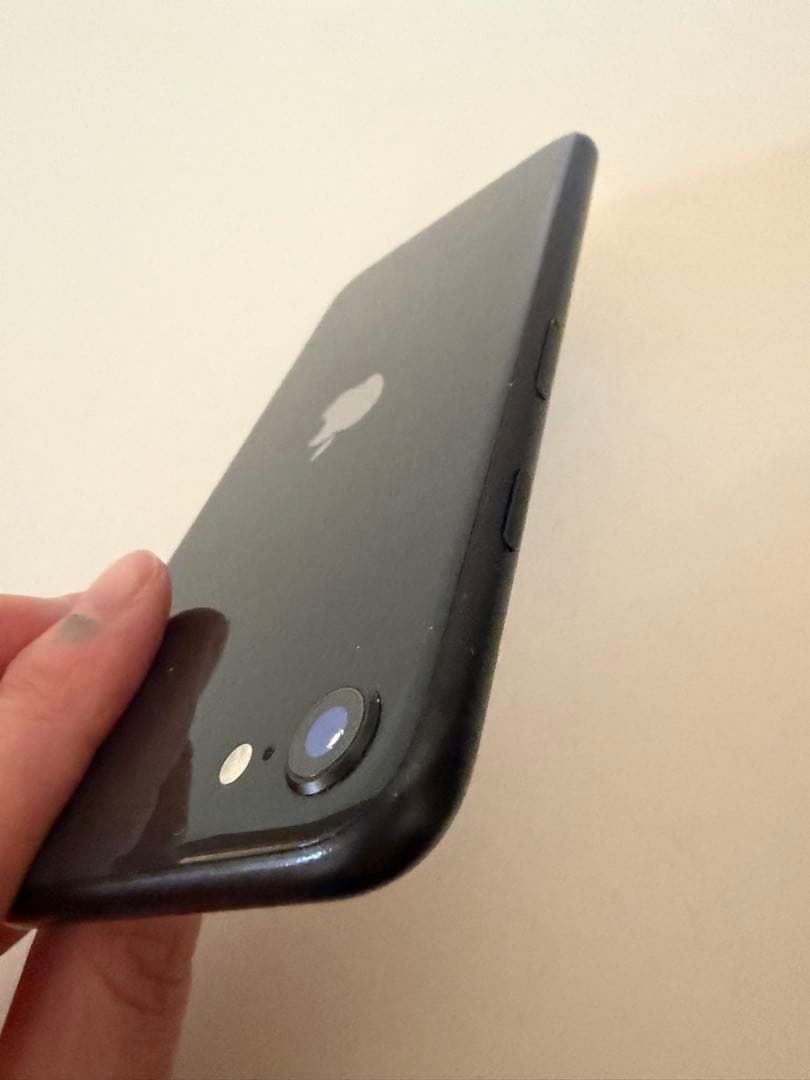 【美品】Apple iPhone SE (第2世代) ブラック128GB