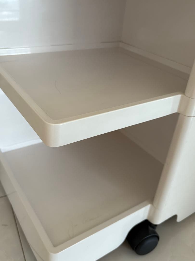 正規品 ジョエ・コロンボ　ボビーワゴン 3段2トレイ　キャスター付き　ホワイト