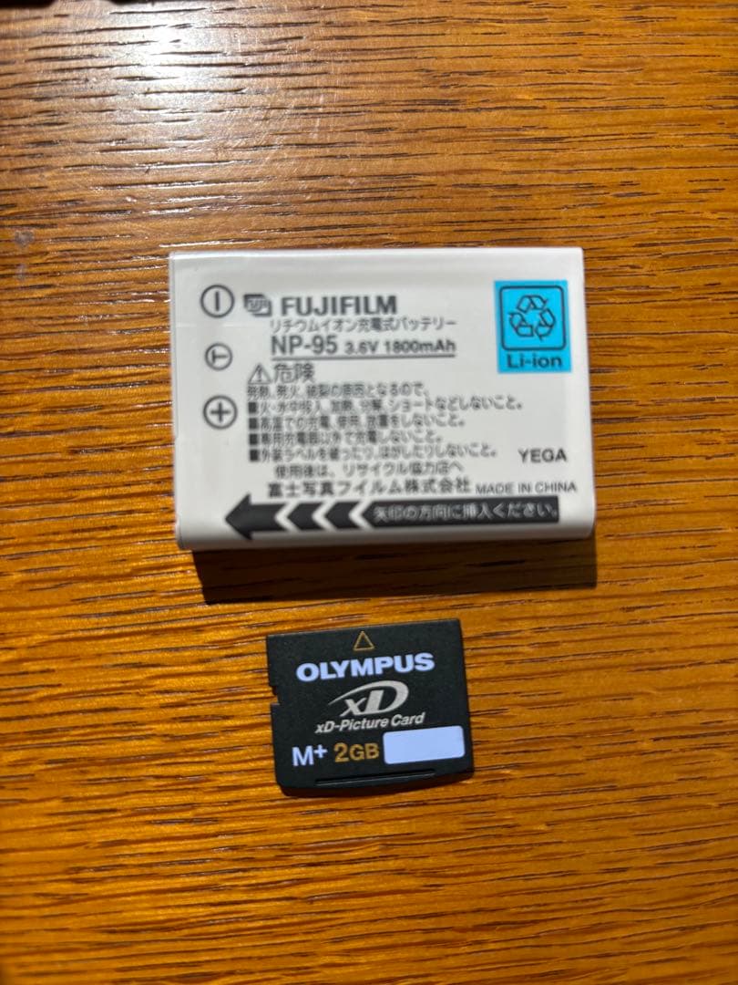 【美品】FUJIFILM FINEPIX F30 平成レトロ