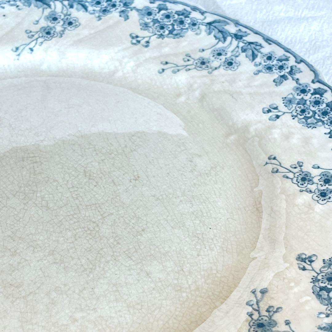 イギリス　アンティーク　リュネビル　リムのレリーフと小花模様のプレート