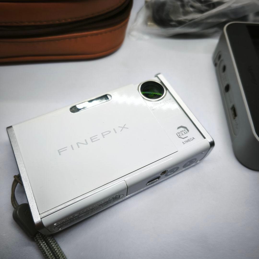 フジフィルム　Finepix z2　デジタルカメラ