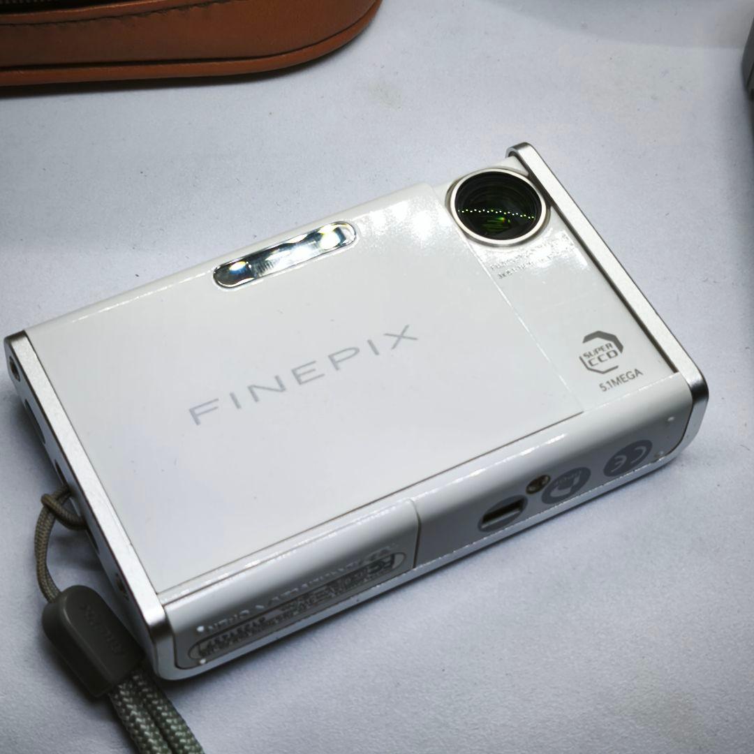 フジフィルム　Finepix z2　デジタルカメラ