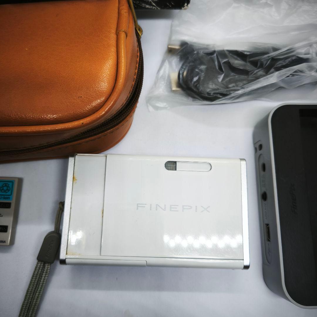 フジフィルム　Finepix z2　デジタルカメラ